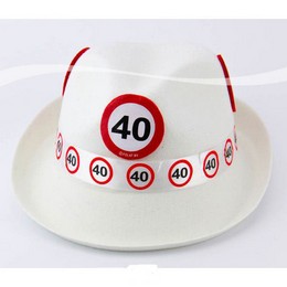 Narodeninový klobúk - s číslom 40, so vzorom obmedzovača rýchlosti