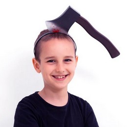 Čelenka sekera v hlave