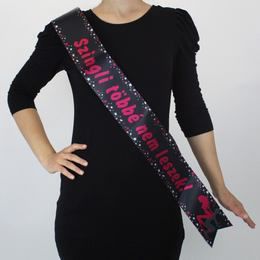 Čierna šerpa na dámsku rozlúčku so slobodou s maďarským nápisom Szingli többé nem leszek!