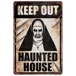 Halloweenska tabuľa s mníškou a nápisom Keep Out 