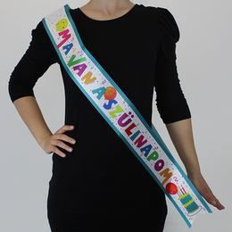 Jamboree party šerpa s maďarským nápisom Ma van a szülinapom